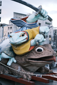 縄手通りのカエル2