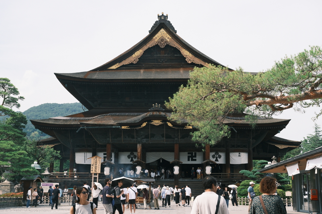 本日の善光寺。暑かった。