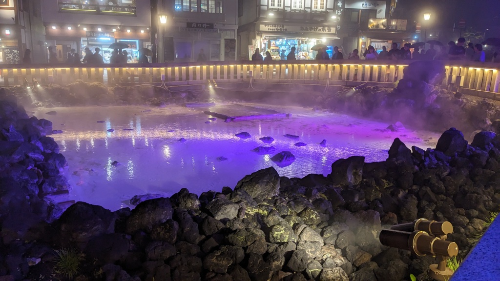 湯畑の源泉側