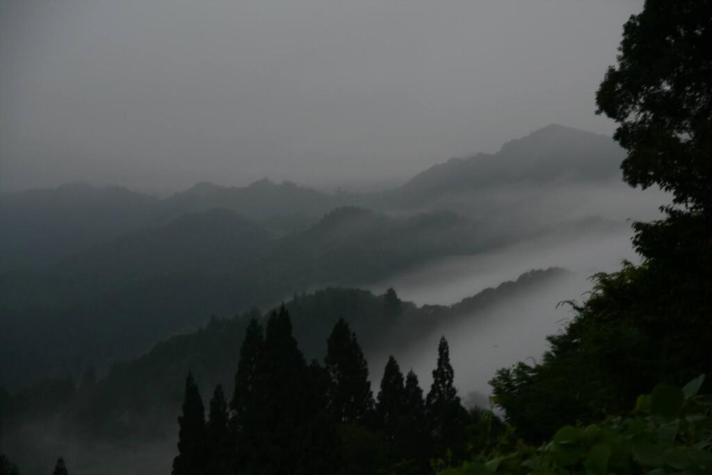 朝靄の山なみ　2006/9