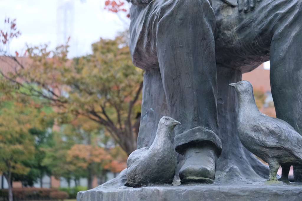 若里公園公園の像足元から