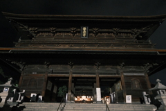 夜の善光寺山門表