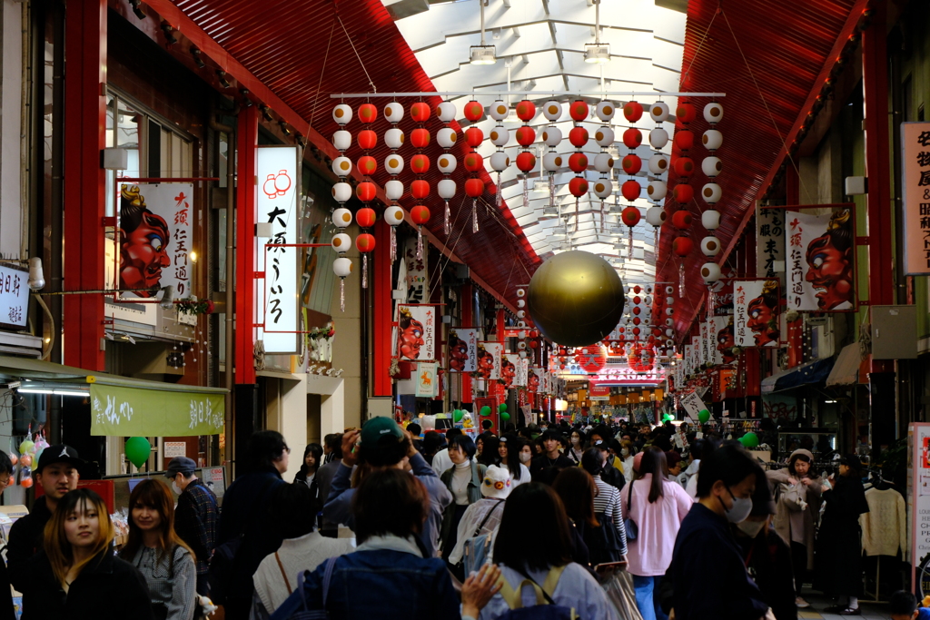 大須観音の賑わい。学問の神様とのことで神頼み。