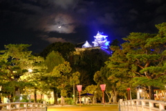 高知城と三日月