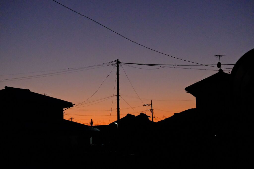 近所の夕暮れ空