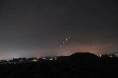 なんの明かりだろかと思ってたけど登山道を登る人の明かりなのかな