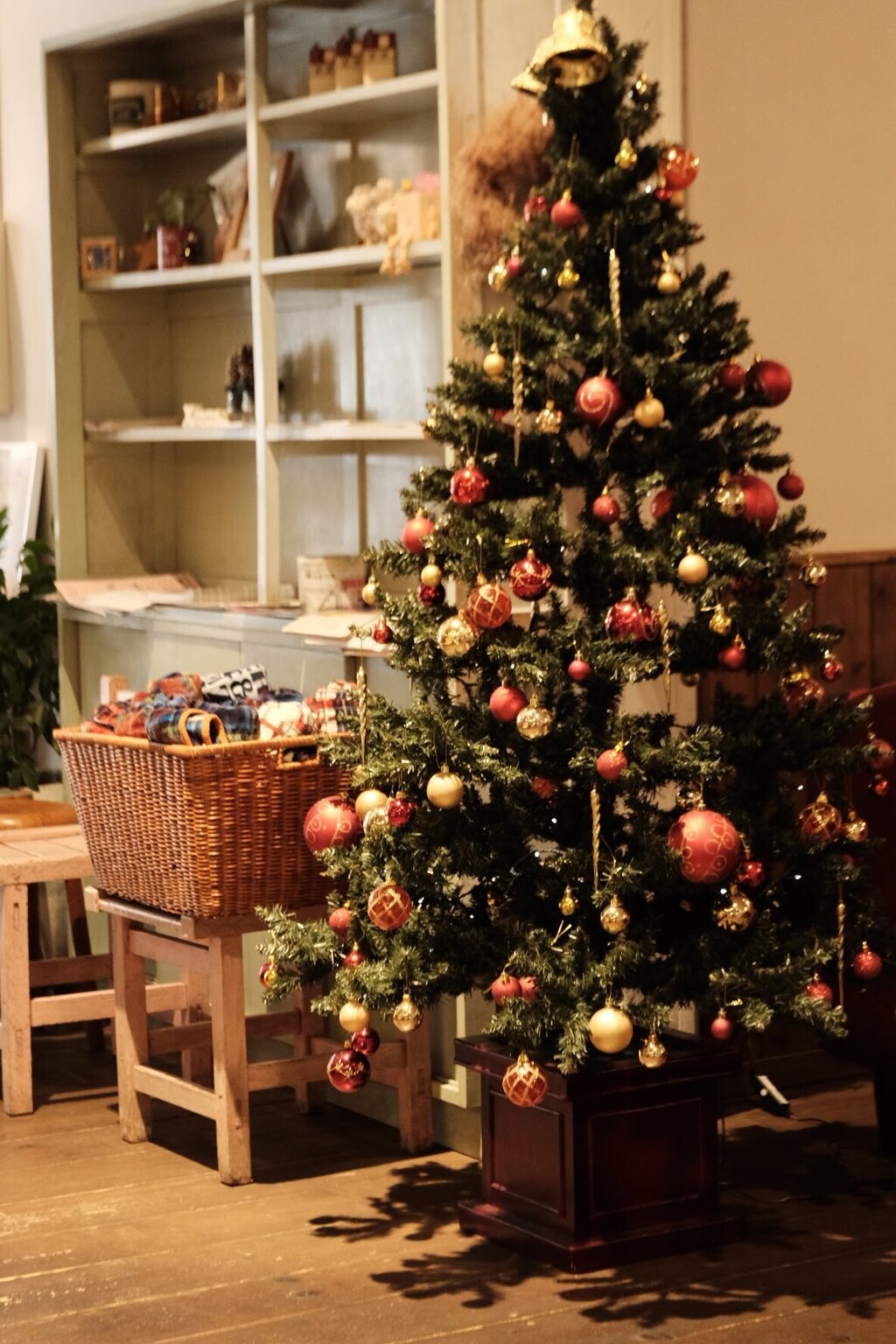 いろいろな師走の景色,善光寺界隈のカフェ店内　2024/11