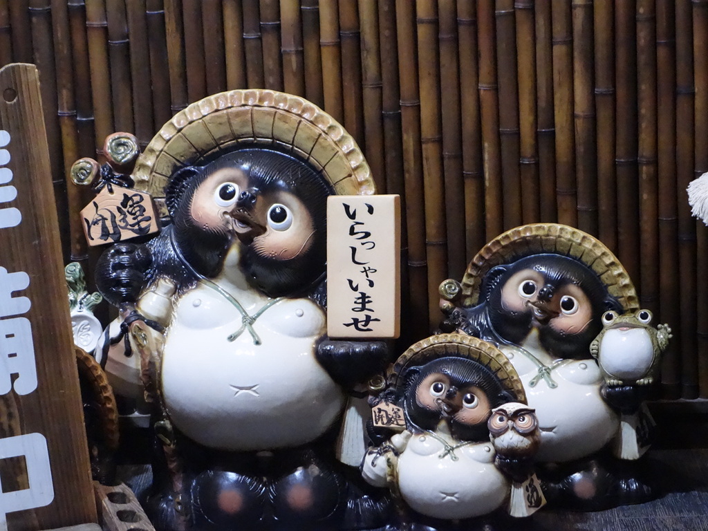 散歩　街にいたタヌキ