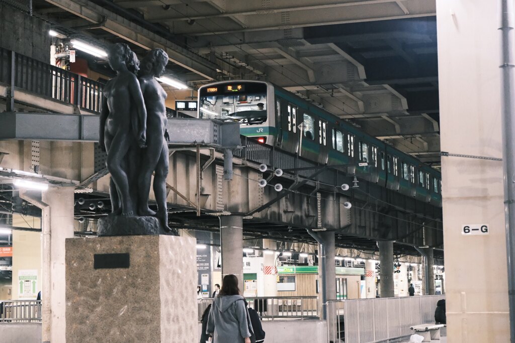 上に線路があるのが見えるのか@上野駅
