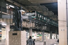 上に線路があるのが見えるのか@上野駅