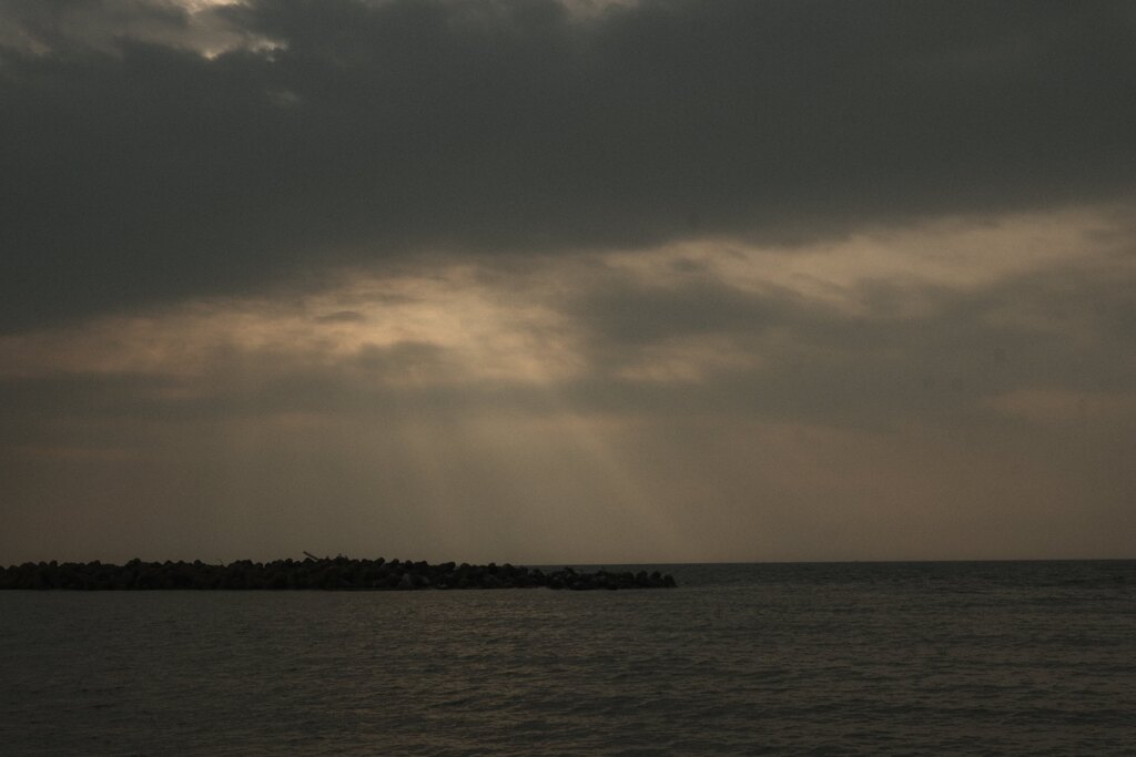 夕方の海。曇ってました。残念。