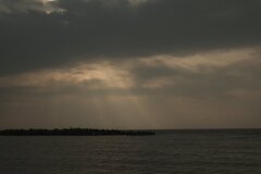 夕方の海。曇ってました。残念。