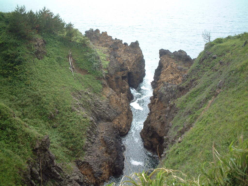北陸にあった、義経の舟隠しみたいな名前だった気がする　2003年6月