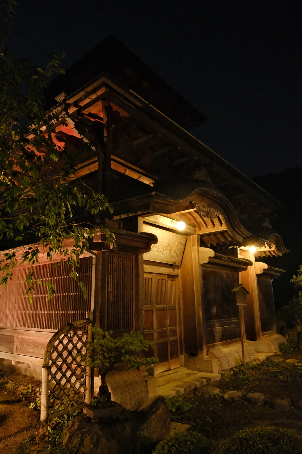 裾花峡温泉に行く途中にある建物。文化財なのかな？