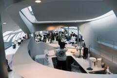 水上バスのエメラルダスの船内風景