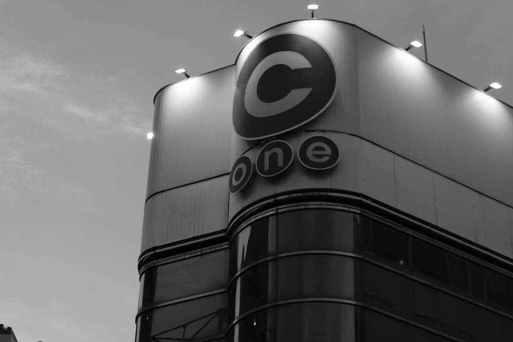 長野駅前のビルを切り取りアップ写　2024/11