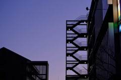 ビルの合間の空