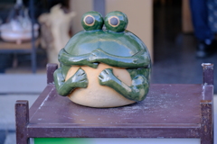 縄手通りのカエル