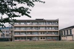 休日午後の中学校