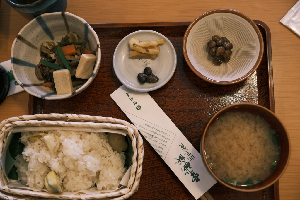 本日のお昼は竹風堂栗おこわでした。