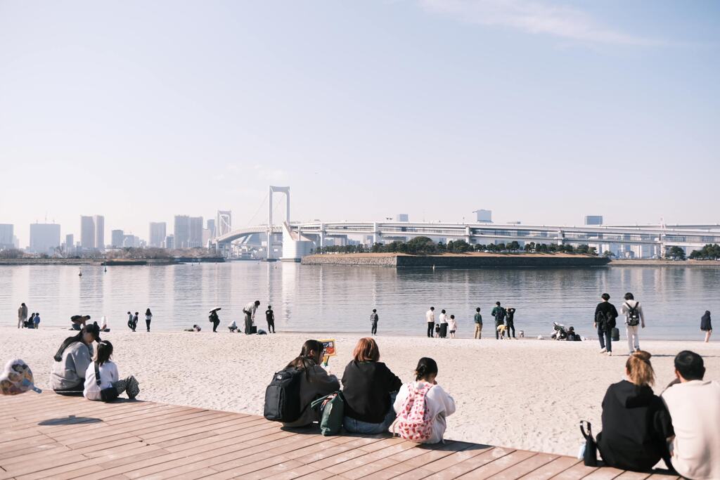 お台場海浜公園とレインボーブリッジ