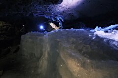 氷穴の中　涼しかった。