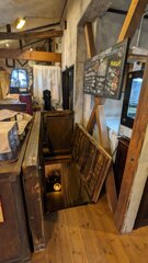 地下に通ずる階段があるんです!?わくわく。