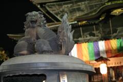 数十年前の善光寺香炉上の狛犬かな　2007/10
