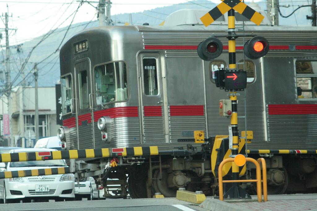長野電鉄の踏切から　2006/10