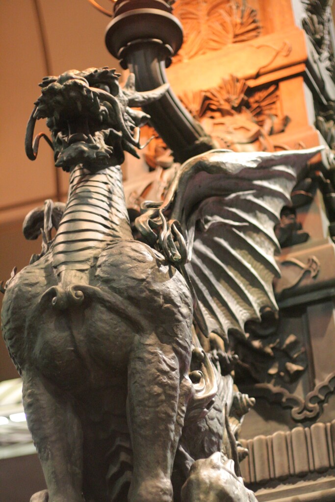 日本橋かな？気になる像ですよね。　2009/11