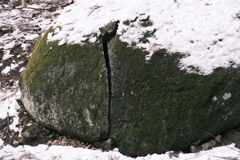 鬼滅の刃の修行で出てきた岩なのか？