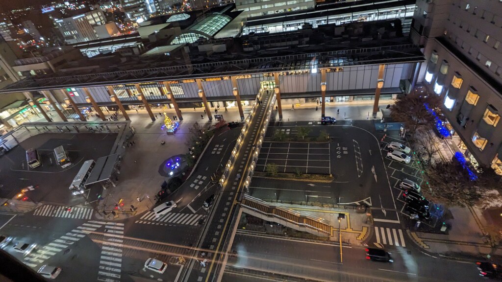 長野駅善光寺口を向かいの飲食店ビル窓から　2024/11