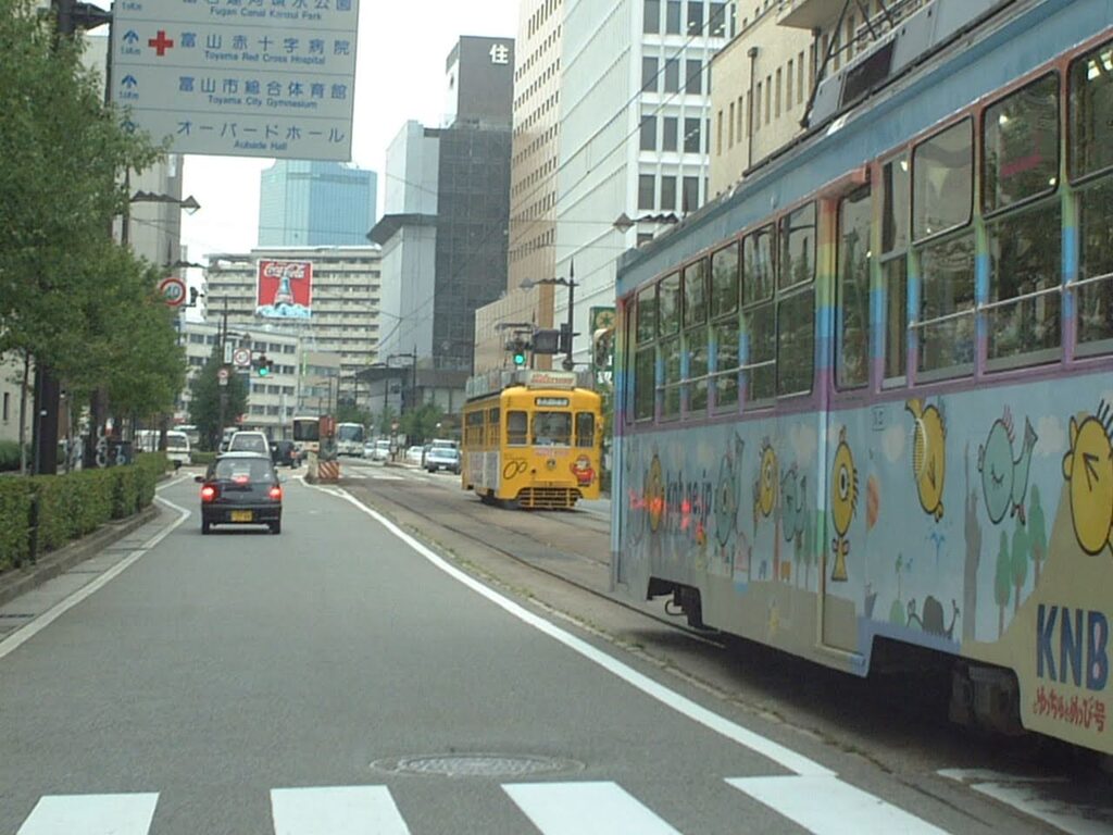 路面電車のある風景 富山　2002/8