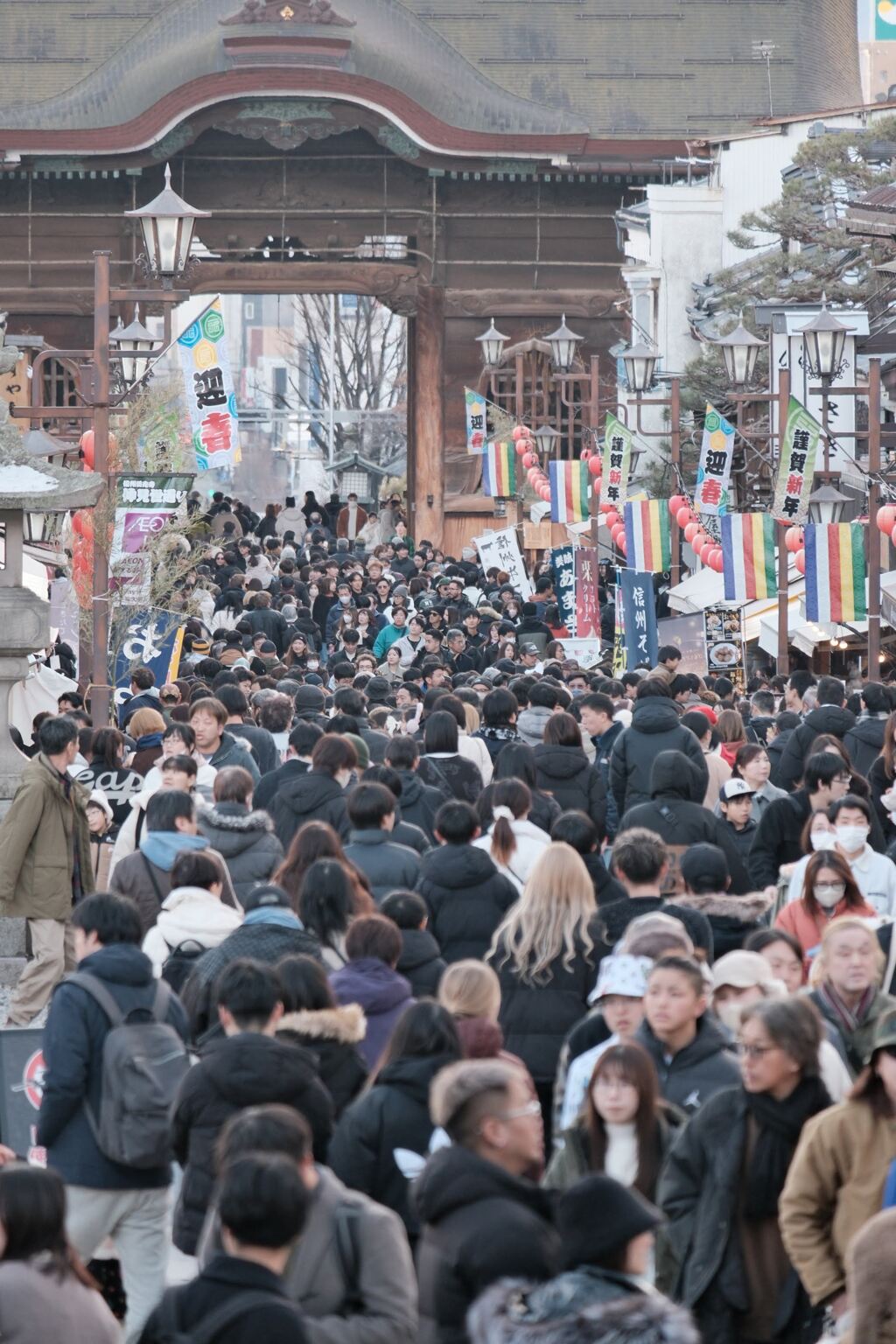 1/4の善光寺門前通りの人出