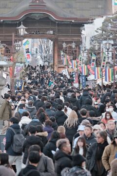 1/4の善光寺門前通りの人出