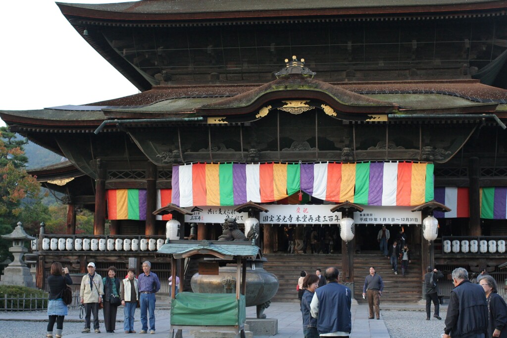 数十年前の善光寺正面　2007/10