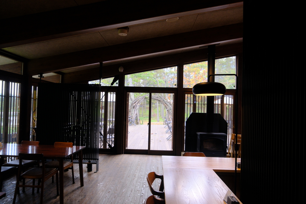 フォレストビレッジのカフェ内から