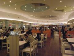 ららぽーと新三郷のフードコート　2010/11