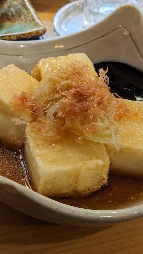 飲み屋さんの揚げだし豆腐。熱々の美味しかったことといったらもう。はふはふ。