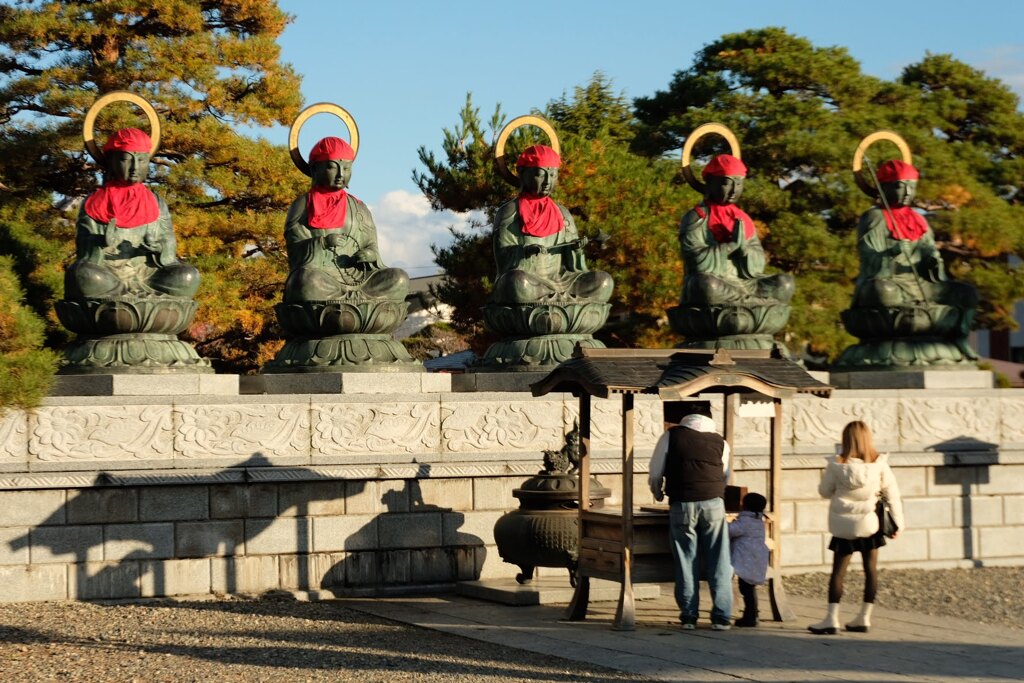 善光寺門前の六地蔵様　2024/12