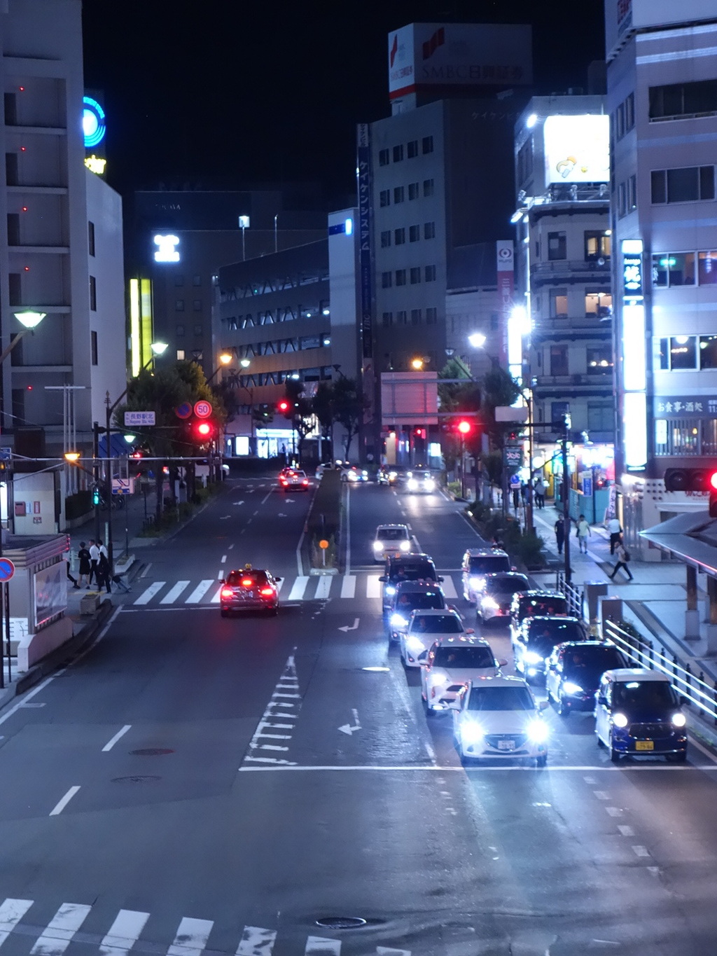 夜の長野駅前