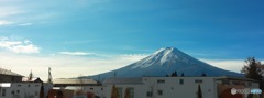 富士山駅のホームから見た富士山