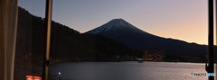 ホテルの部屋から見た夕日