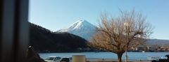 ホテルのロビーから見た富士山