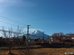 富士山とローカル電車の冬景色