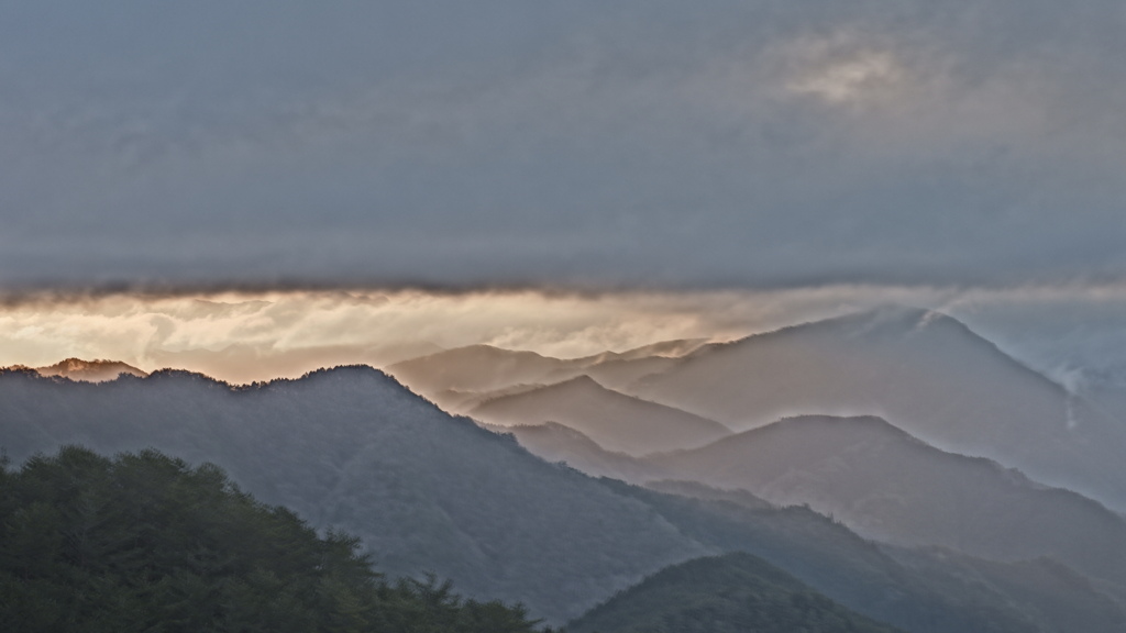 大峰山脈をのぞむ