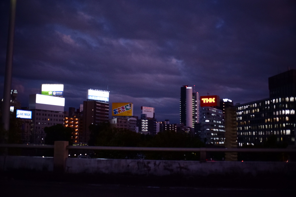 夜の新大阪駅周辺