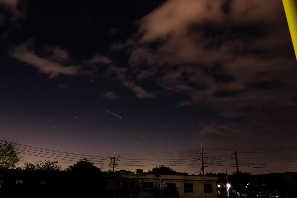 夜空を