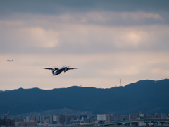 プロペラ機離陸