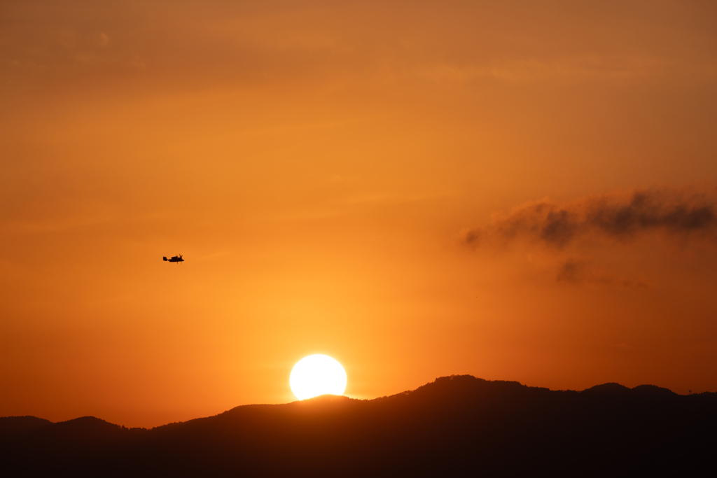 夕陽　ヘリコプター